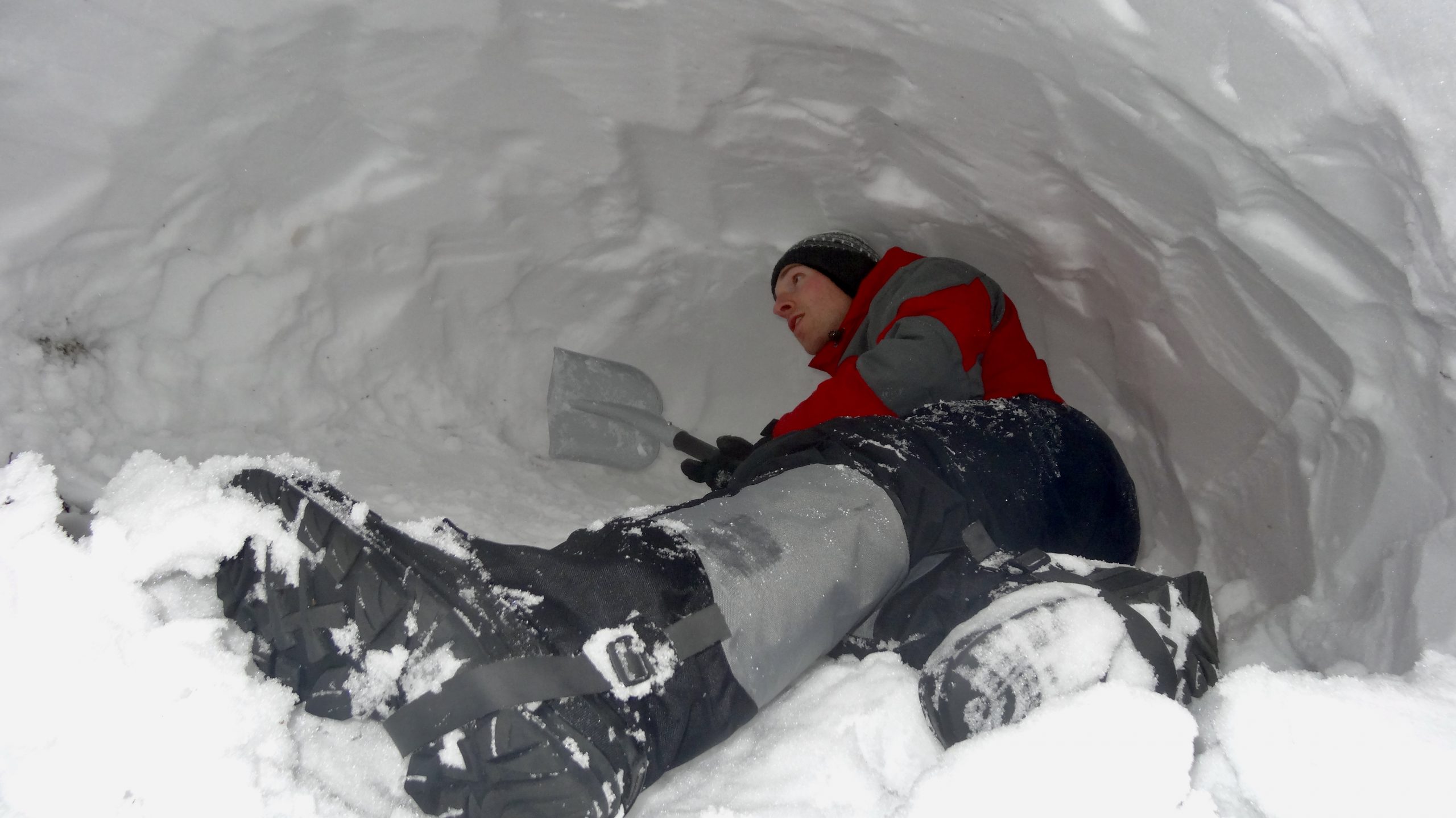 Read more about the article 7 Tipps zum Bau einer Schneehöhle​