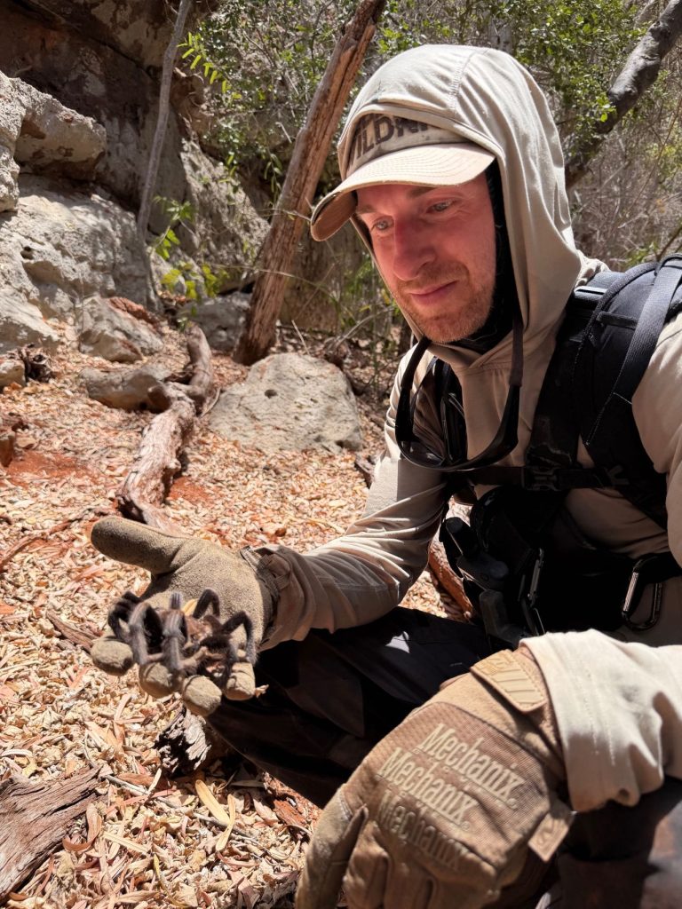 Dominik Knausenberger ist als Survival und Sicherheitsberater für 7vs.Wild tätig und prüft alles persönlich auf Sicherheit.